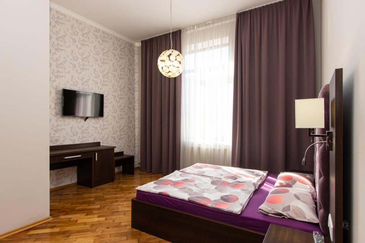Апартаменти В Центрі Міста Ivano-Frankivsk Buitenkant foto